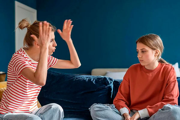 Токсичные родители: кто они такие, как обращаются и что с этим делать