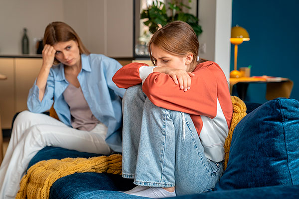 Токсичные родители: кто они такие, как обращаются и что с этим делать