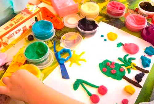 Домашние краски и пластилин для малышей
