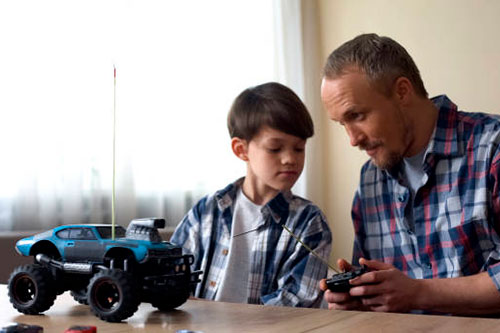 Как выбрать ребенку автомобиль на радиоуправлении