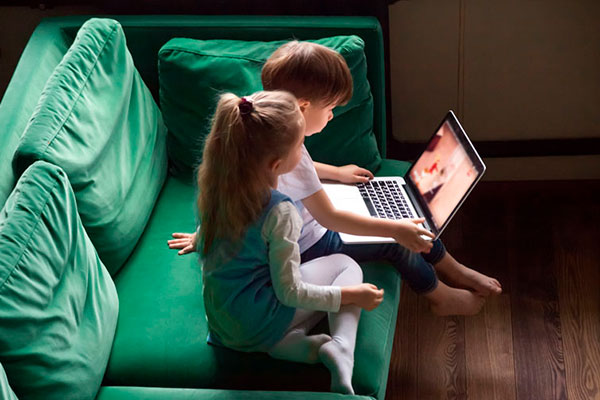 Как мультфильмы влияют на психику ребенка, какие лучше смотреть и сколько?