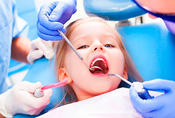 prichiny vozniknoveniya kariesa zubov