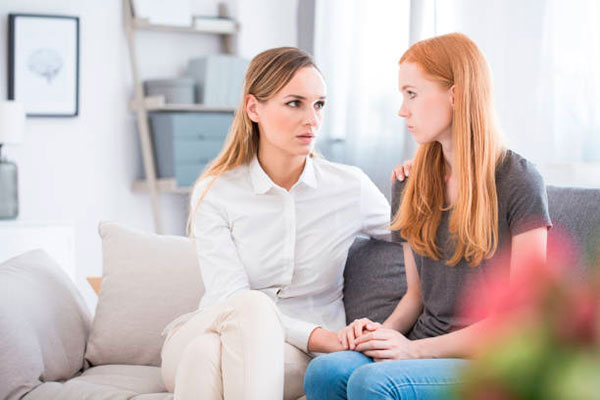 Ребенок себя режет: что делать?