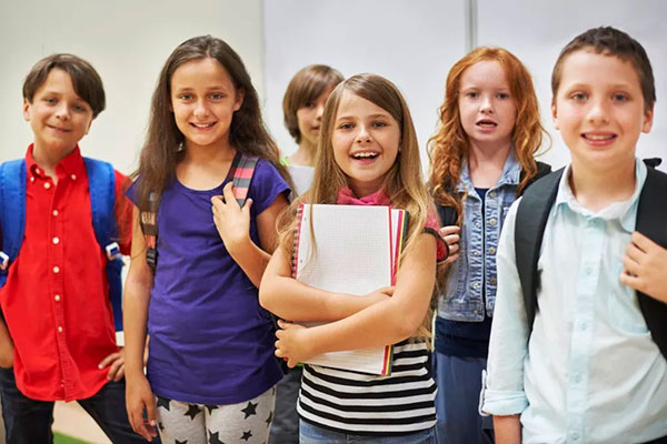 Ребенок в новом коллективе: как помочь ему быстро найти друзей