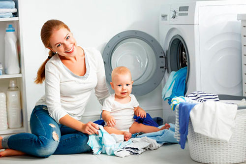 Как и чем правильно стирать вещи для младенцев