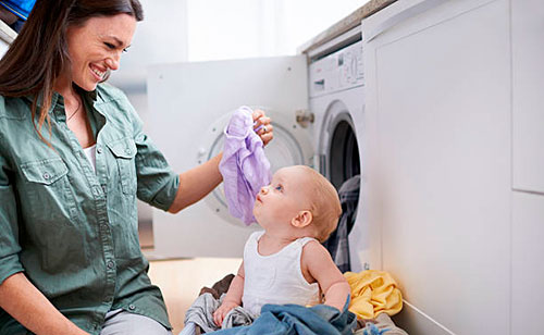 Как и чем правильно стирать вещи для младенцев